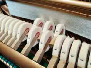 Piano Vertical Kawai BS30S Original de Japón, Piano Usado con un Hermoso Tono y un Aspecto Elegante - Product Image 4