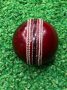 ลูกบอลคริกเก็ตหนังแท้4ชิ้นเย็บด้วยมือหนังสีแดงทนทาน - Product Image 5