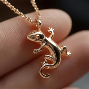 Colgante de lagarto minimalista de Plata de Ley 925 de alta calidad, collar Gecko chapado en oro, joyería fina perfecta para fiesta de mujer - Product Image 1