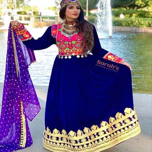 Robe longue style maxi bleu foncé pour femme, tarif de gros, idéale pour un mariage ou une fête, robe afghane traditionnelle. - Product Image 1