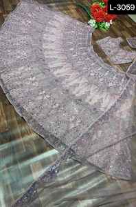 ชุดประจำชาติอินเดียผ้าตาข่ายเนื้อนิ่มประดับด้วยเลื่อมแวววาวสวยงามและงานผ้าใบหนัก lehenga - Product Image 5