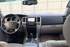 Toyota 4Runner Limited 4x4 2008 Usada en Buen Estado, 2 Propietarios, Motor V6, Tracción en las 4 Ruedas, Diferencial Central Bloqueable - Product Image 4