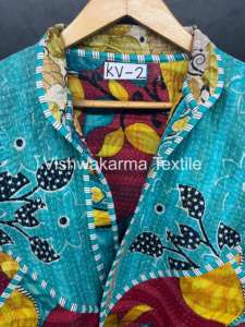 Veste courte matelassée Kantha vintage, finition artisanale, réversible, patchwork écologique, col roulé, tricotée, boutonnée, pour femme, automne - Product Image 4