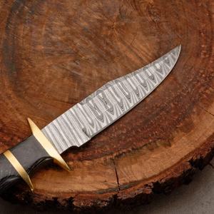 Couteau de chasse et de survie en plein air en acier Damas fait main, lame fixe pleine soie, manche en bois, gaine en cuir, personnalisable OEM Bowie - Product Image 4