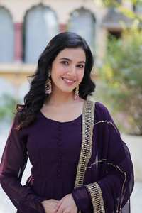 Vestido de seda para mujer de diseñador Premium indio de color vino con lentejuelas bordadas Zari-Traje de trabajo para boda y fiesta para mujer - Product Image 2