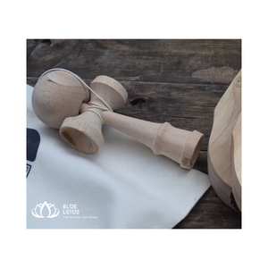 Juguete Kendama personalizado mejor precio caliente respetuoso con el medio ambiente mini pequeña Kendama de madera para juguetes educativos para niños - Product Image 1