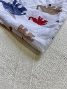 Tela de Algodón Estampada a Mano con Diseño de Elefantes Multicolores - Product Image 4