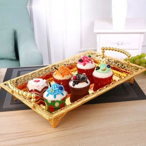 ถาดรอมฎอนโลหะหรูหราพร้อมการแกะสลักที่ซับซ้อนสมบูรณ์แบบสำหรับการแสดงขนมหวานผลไม้และอาหารพิเศษที่บ้าน - Product Image 1