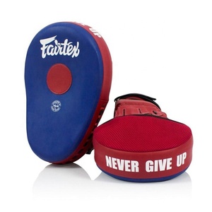 เป้าซ้อมมือ Fairtex รุ่นพรีเมียม อุปกรณ์ฝึกซ้อมคุณภาพสูง ทนทาน ใช้งานง่าย สำหรับชกมวย MMA คิกบ็อกซิ่ง เหมาะสำหรับการฝึกสอน ดีไซน์น้ำหนักเบา - Product Image 6
