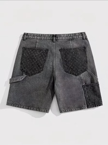 Shorts en jean pour homme, motif patchwork, taille mi-haute, fermeture boutonnée, entrejambe de 5 pouces, style urbain, tissu en coton respirant et coupe-vent - Product Image 2