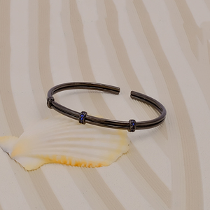 Bracelet de manchette ouvert moderne élégant Entretoises en pierre CZ bleue Double barre Design minimaliste Bracelet réglable plaqué or noir Tendance - Product Image 2