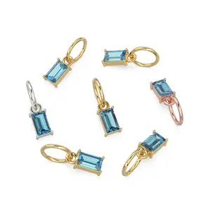 Pequeño colgante de topacio azul suizo en oro macizo de 14k y 18k con talla baguette, dije de topacio azul diminuto, colgantes y dijes finos - Product Image 2