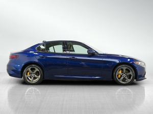 Alfa Romeo Giulia Base 2018 Usado con Poco Kilometraje, Excelente Rendimiento del Motor y Asientos Confortables - Product Image 3