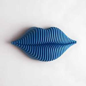 Tenture murale 3D Art déco élégante Grandes lèvres rouges Art mural paramétrique Pièce de décoration pour salon de sport Décoration d'anniversaire - Product Image 1