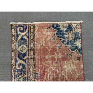 Alfombra Turca Vintage, Alfombra Pequeña de 1.5x2.9 pies, Alfombra de Lana Abstracta Roja y Azul - Product Image 5