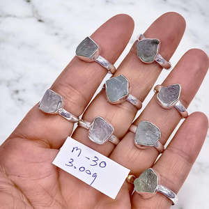 แหวนเงินแท้ 925 ทำมือ ประดับพลอยอะมีทิสต์สีเขียวดิบ สำหรับผู้หญิง - Product Image 2