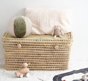 Coffre de rangement fait à la main en feuilles de palmier - Product Image 1