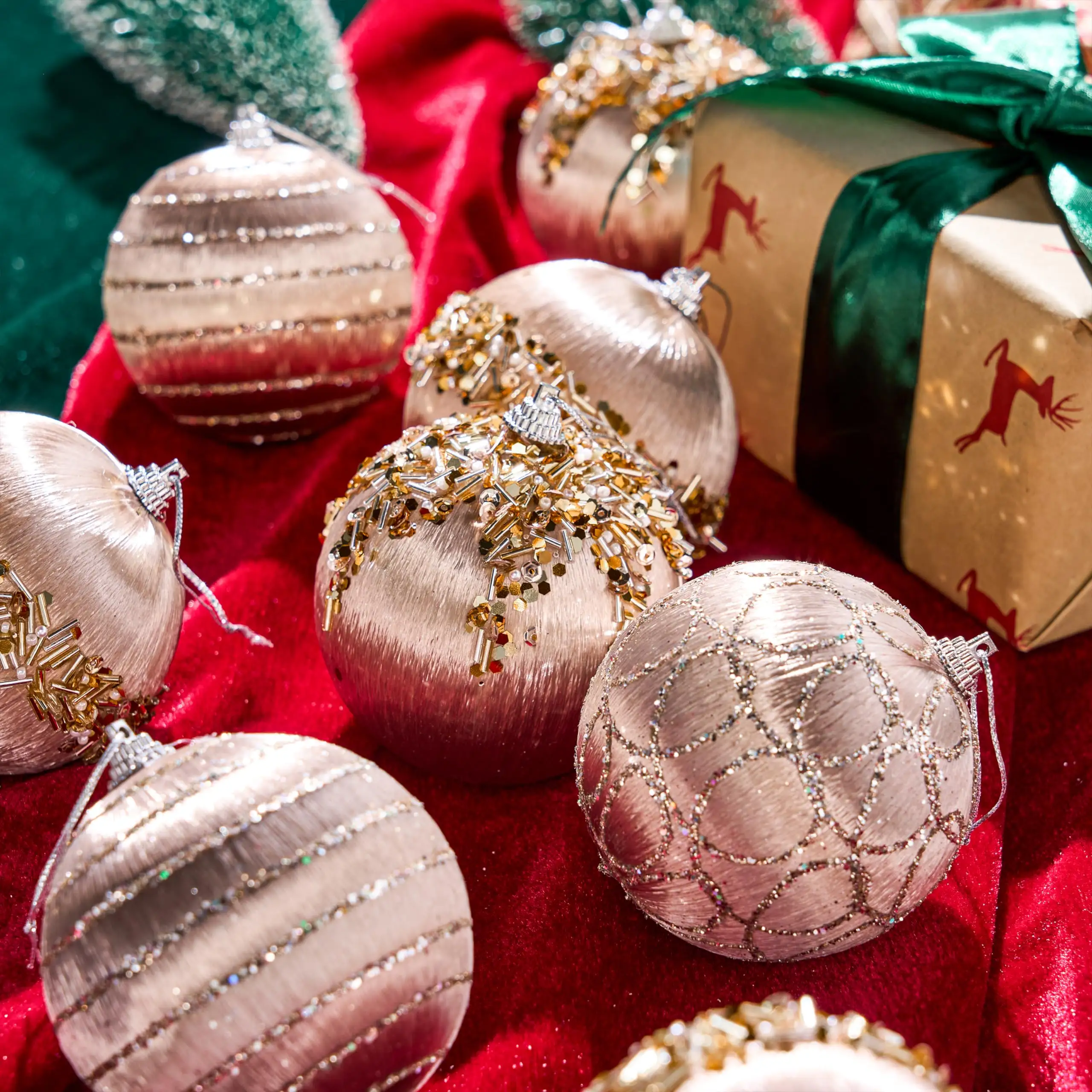 Ornements de boule de Noël de luxe Ornement de boule de mousse de Noël de Champagne enveloppé avec de la soie pour la décoration d'arbre de Noël