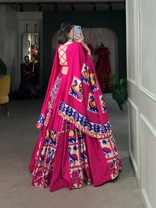 Exquis Gota Patti embelli nouveau papillon lourd rayonne Lehenga Choli imprimé soie vêtements indiens et pakistanais - Product Image 2