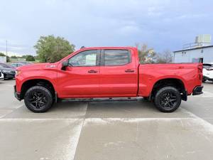 Chevrolet Silverado 1500 Limited Custom Trail Boss 4x4 Custom 4dr Crew Cab 5.8 ft. SB d'occasion à prix abordable à vendre - Product Image 2