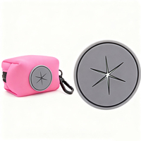 Étiquette personnalisée en PVC pour sac à crottes de chien Patch de logo en caoutchouc écologique pour sac à déchets pour animaux de compagnie et accessoires de laisse