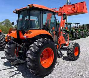 Usado 2017 Kubota M7060 con cargador y cucharón de conexión rápida - Product Image 4