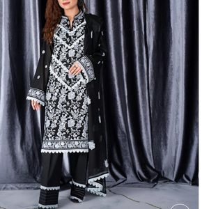 Shalwar Kameez costumes en soie pour femmes musulmanes pour le mariage et la fête, couleur personnalisée, motifs traditionnels modernes de haute qualité. - Product Image 4