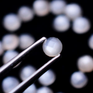 Piedra lunar blanca natural redonda de 3mm, piedra preciosa gruesa de 2mm, Cts 2,55, lote de Iroc, cabina facetada de piedra suelta de alta calidad, 25 uds. - Product Image 4