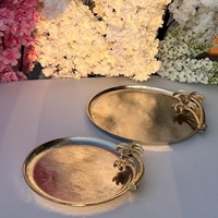 Plateau de service luxueux en aluminium avec éléments décorés de cocotier une poignée latérale décors modernes
