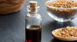 น้ำมันหอมระเหยมดยอบบริสุทธิ์เกรดดีที่สุดสำหรับบำรุงผิวดูแลผิว - Product Image 4