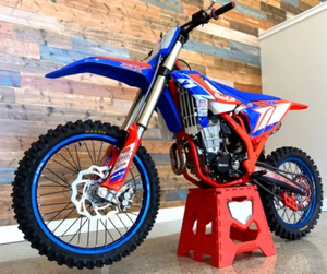 สภาพเหมือนใหม่ - พร้อมขับขี่ - รถมอเตอร์ไซค์ KTM 500 EXC-F SIX DAYS ปี 2023 วิ่ง 83 ไมล์ - Product Image 1
