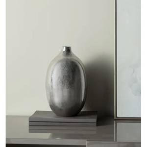 Vase décoratif en aluminium avec des rayures argentées, décoration intérieure et extérieure, décoration de table, vase argenté, vase en métal pour table, décoration de la maison - Product Image 3
