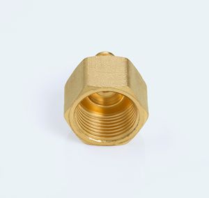 Adaptateur de cylindre en laiton 5/8 x 1/4, filetage 7/8-14 à 7/16-20, 1200 PSI pour bouteille de 61 kg vers ligne de charge, fabriqué en Inde - Product Image 1