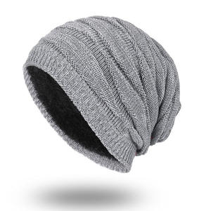 Gorro de Invierno Holgado y Cálido de Punto con Forro de Felpa de Coral para Hombre y Mujer, Estilo Moderno y Personalizado al por Mayor - Product Image 4