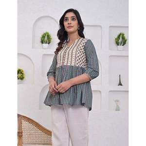 Top Corto Estampado de Algodón Oliva Bordado, Hecho de Tela Popelina - Product Image 3