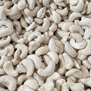 Noix de cajou Offre Spéciale W320 Noix de cajou vietnamiennes brutes de haute qualité Durée de conservation 24 mois Emballage Prix d'usine Santigo - Product Image 1
