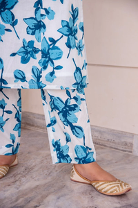 Ensemble coordonné en coton sans manches Blue Lily, col halterneck fait main, imprimé floral, kurta et pantalon, coupe régulière, ensemble coordonné en pur coton - Product Image 4