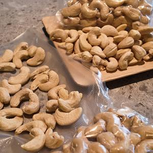 Cambodia Origin <b>Cashew</b> <b>Nuts</b> W450 Clean Whole White <b>Cashew</b> <b>Nut</b> With Vacuum Packed Suitable for Exporting - Product Image 2