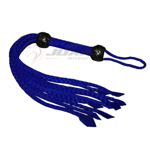 Fouet en cuir léger avec dragonne bouclée et finition lisse idéal pour les taquineries et les préliminaires sensoriels - Product Image 5