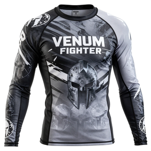 เสื้อรัดกล้ามเนื้อแขนยาว Venum Fighter สำหรับผู้ชาย แห้งเร็ว ผลิตจากผ้าสแปนเด็กซ์และโพลีเอสเตอร์ สีเทา-ดำ ดีไซน์เสื้อรัดกล้ามเนื้อ - Product Image 1
