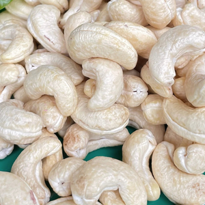 Meilleur taux de noix de cajou WW180, WW240, WW320 Noix de cajou W320 Noix de cajou exportées en gros vers Dubaï, UE, Moyen-Orient - Product Image 1