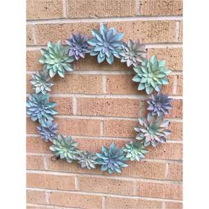 Couronne en métal avec finition patinée rustique, art mural en verdure, 18 pouces, intérieur/extérieur, résistante aux intempéries, couronne de fleurs en métal pour la décoration de porte et de mur - Product Image 6