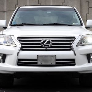 Lexus LX 570 V8 4x4 de 2014, occasion, très bon état, équipement de luxe, peu modifié - Product Image 1