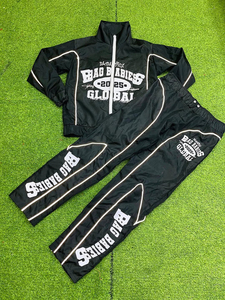 OEM Logo personnalisé Survêtement de jogging en nylon réfléchissant Ensemble de survêtement coupe-vent pour homme Rayures blanches pour homme - Product Image 3