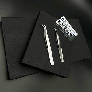 Pince à épiler d'extension de cils en acier inoxydable durable en gros Isolation à 45 degrés Pince à épiler polie Boîte à cartes compétitive - Product Image 5