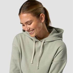 Cozy Women's Fleece Cropped Pullover Hoodie Cálido y elegante Ideal para descansar y actividades al aire libre - Product Image 4