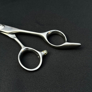 Ciseaux de coiffeur professionnels en acier inoxydable sur mesure pour salons et outil de beauté de Style de revêtement de papier de coupe de cheveux - Product Image 4