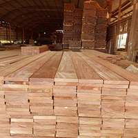 Planches de terrasse en Ipe brésilien exotique Planches de bois dur élégantes avec surface lisse pour la construction de terrasses extérieures