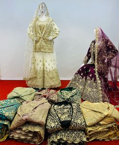 Colección de Bodas Pakistaníes: Lehenga Choli de Red Bordado con Pedrería Pesada, Blazer Nupcial y Dupatta - Ropa India - Product Image 4