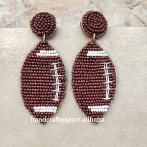 Boucles d'oreilles du jour du jeu avec logo personnalisable à la main Design de football mignon broderie de verre de rocaille perlée travail bijoux personnalisables - Product Image 1